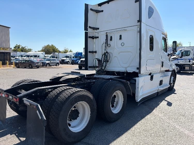 2022 Freightliner Cascadia — photo 7