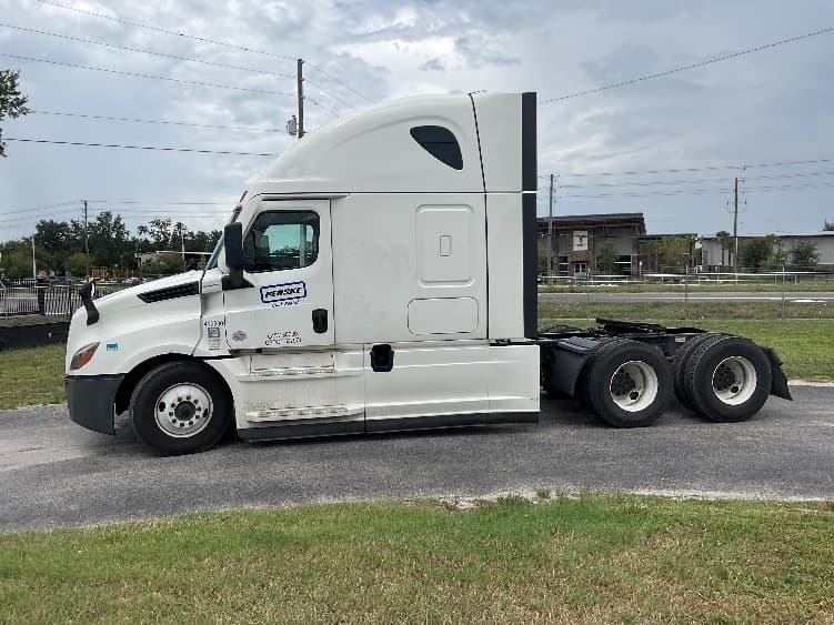 2022 Freightliner Cascadia — photo 4