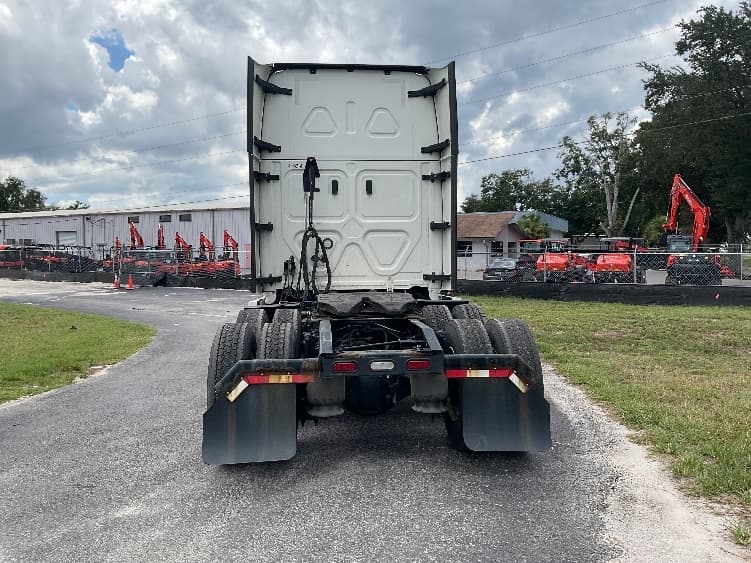 2022 Freightliner Cascadia — photo 6