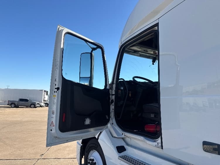 2022 Volvo VNL 760 — photo 9