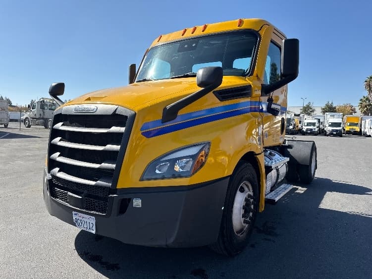 2022 Freightliner Cascadia — photo 3