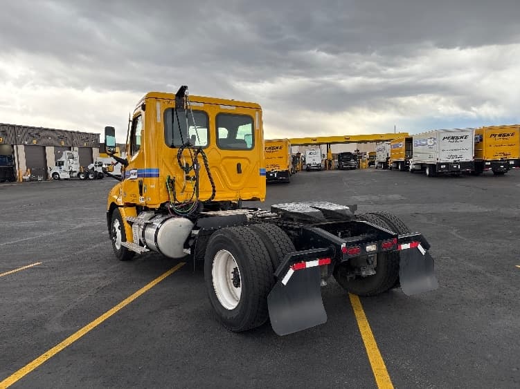 2022 Freightliner Cascadia — photo 5