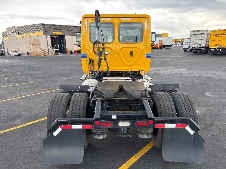 2022 Freightliner Cascadia — photo 6
