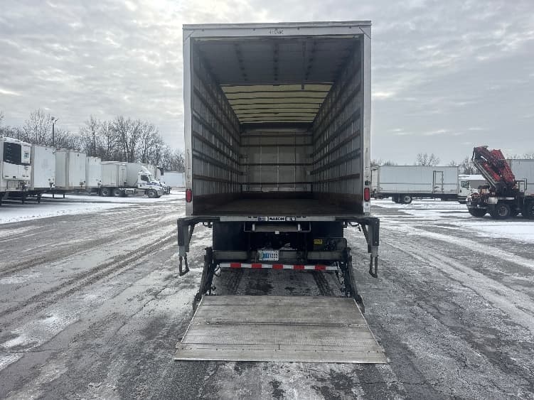 2022 Freightliner M2 106 — photo 9