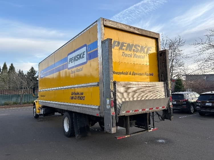 2022 Freightliner M2 106 — photo 6