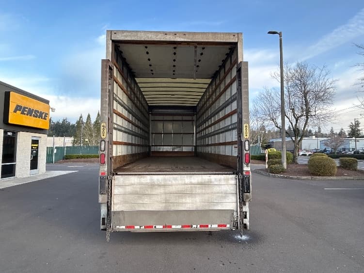 2022 Freightliner M2 106 — photo 8