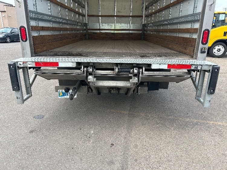 2022 Isuzu NPR — photo 10