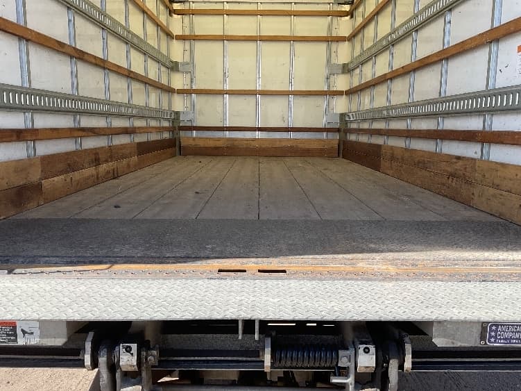 2022 Isuzu NPR — photo 10