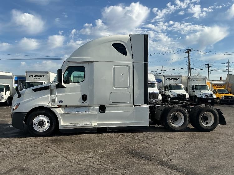 2022 Freightliner Cascadia — photo 4