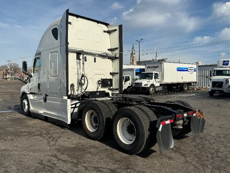 2022 Freightliner Cascadia — photo 5