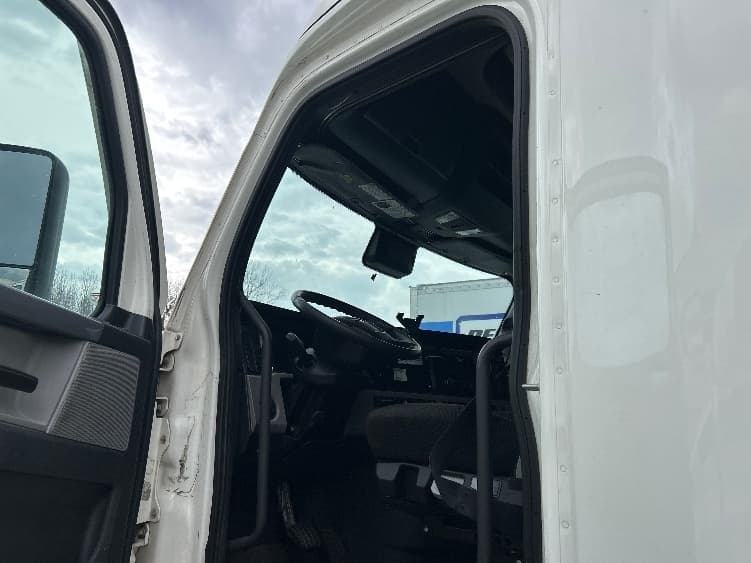 2022 Freightliner Cascadia — photo 9