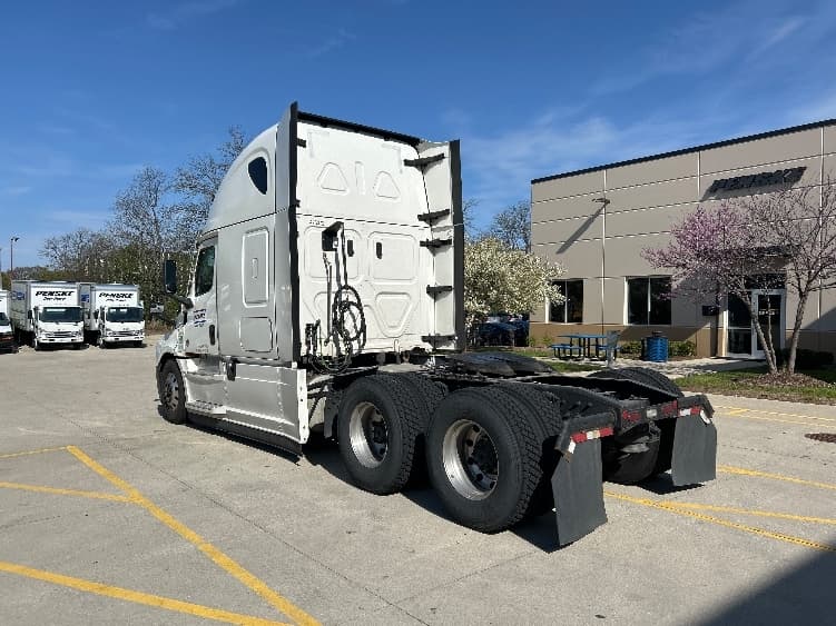 2022 Freightliner Cascadia — photo 5
