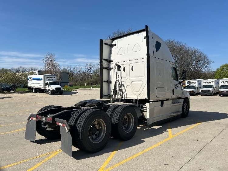 2022 Freightliner Cascadia — photo 7