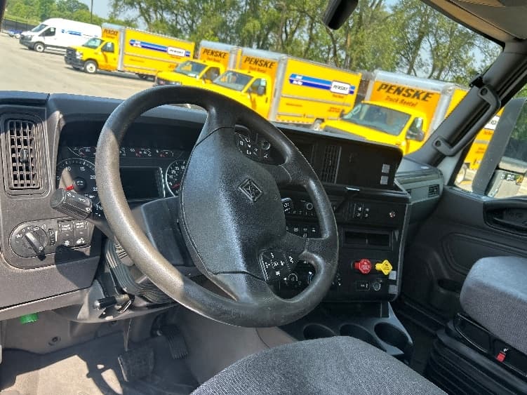 2022 International LT — photo 10