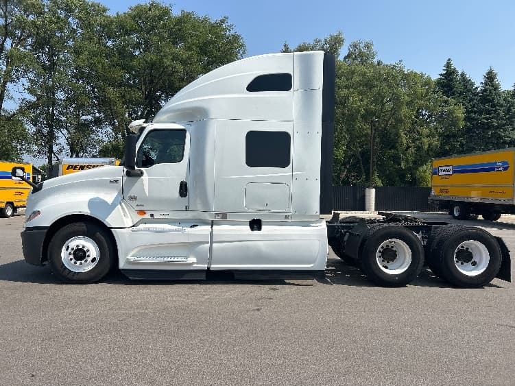 2022 International LT — photo 4