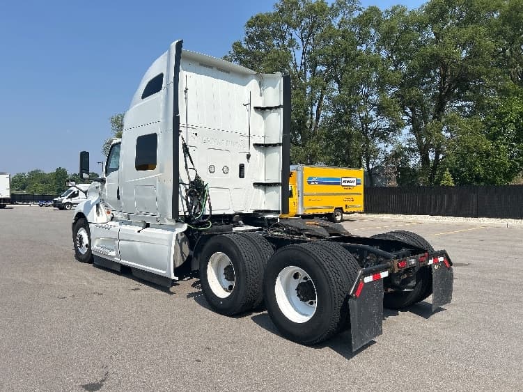 2022 International LT — photo 5