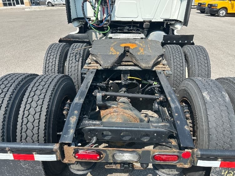 2022 International LT — photo 6