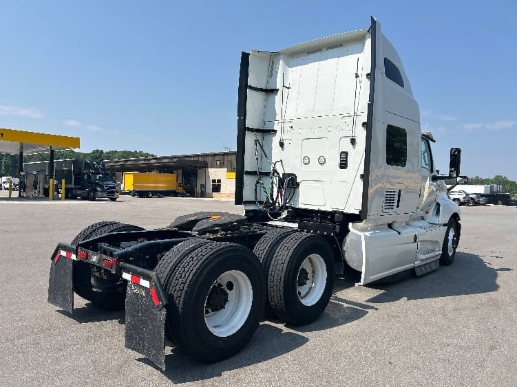 2022 International LT — photo 7