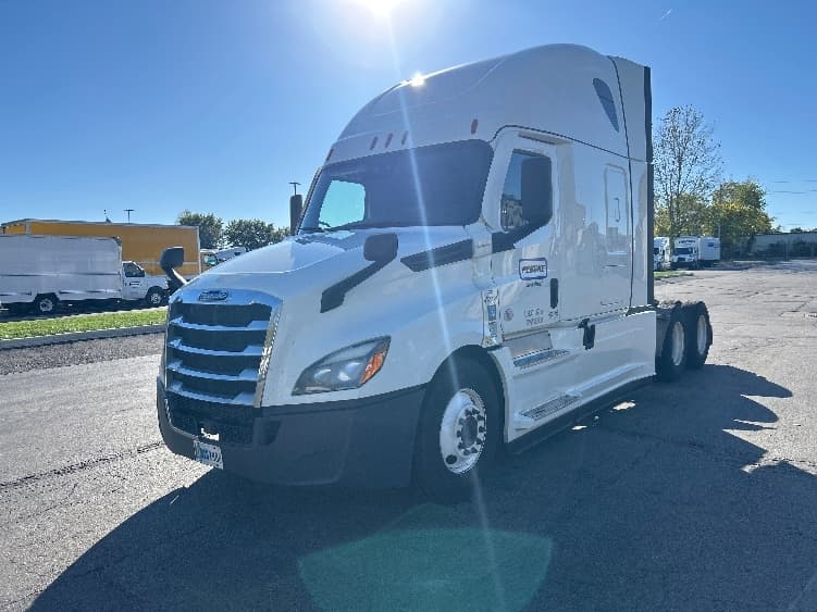 2022 Freightliner Cascadia — photo 3
