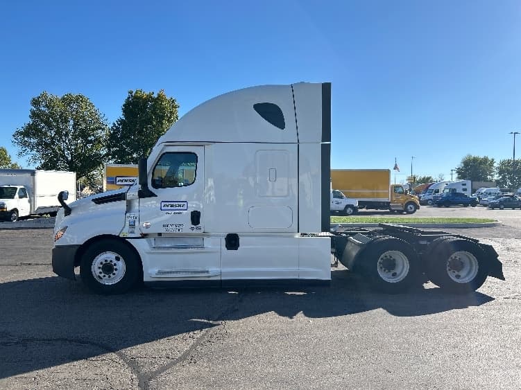 2022 Freightliner Cascadia — photo 4