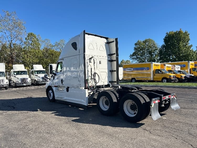 2022 Freightliner Cascadia — photo 5