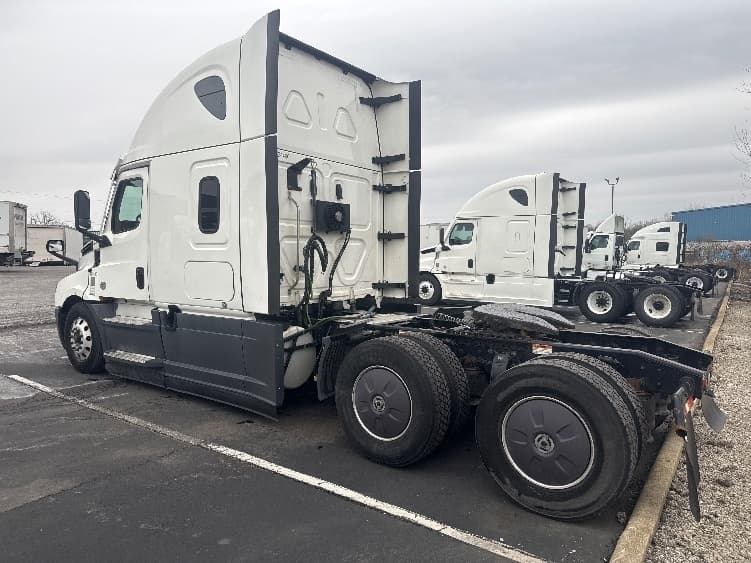 2022 Freightliner Cascadia — photo 5