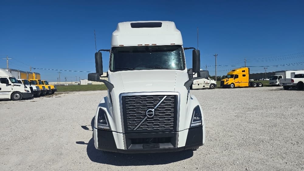 2022 Volvo VNL 760 — photo 2