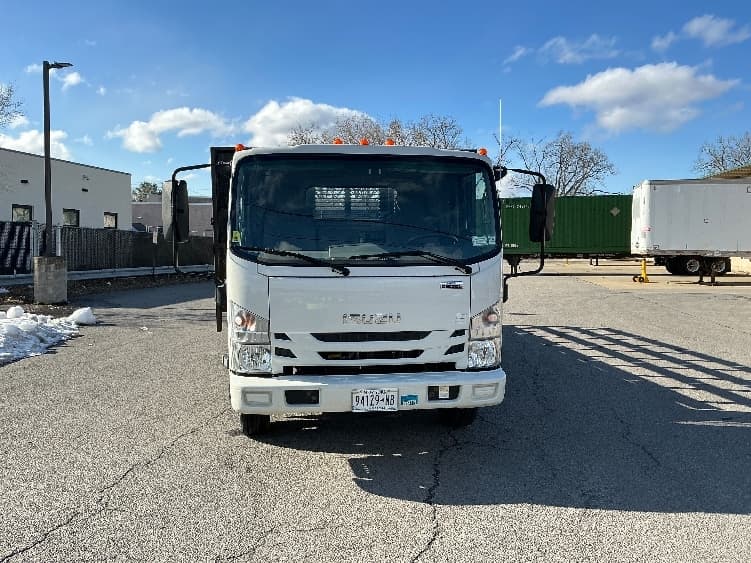 2022 Isuzu NRR — photo 2