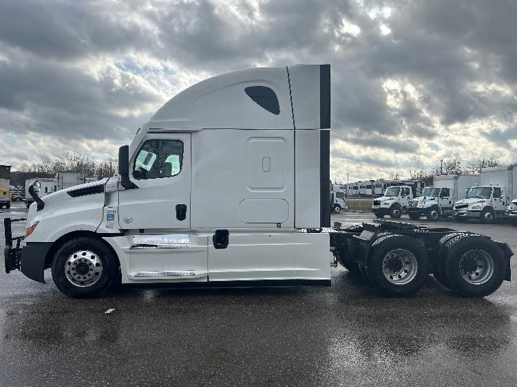 2022 Freightliner Cascadia — photo 4