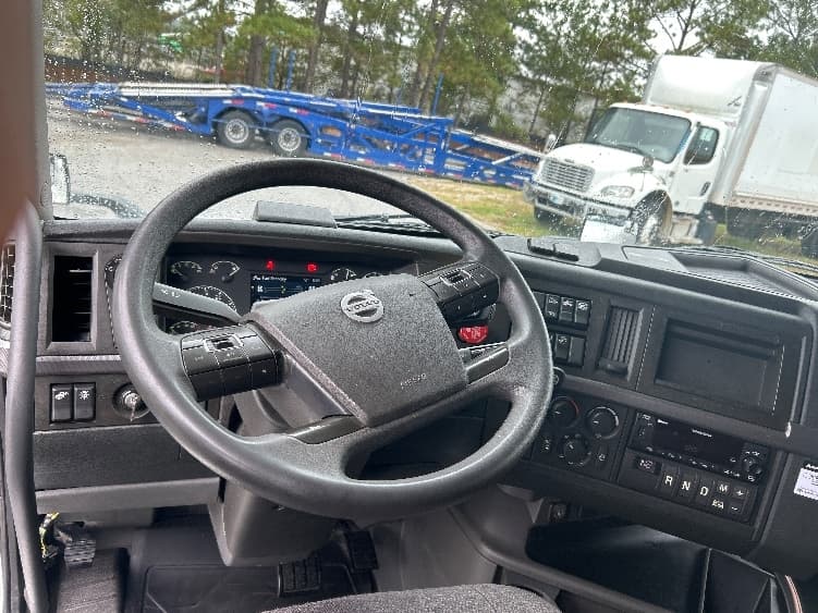 2022 Volvo VNL 760 — photo 10