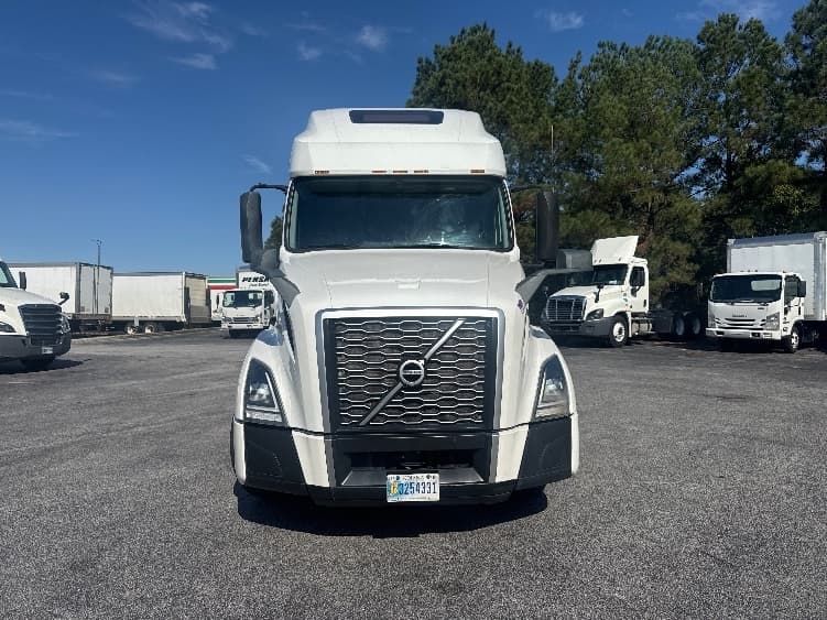 2022 Volvo VNL 760 — photo 2