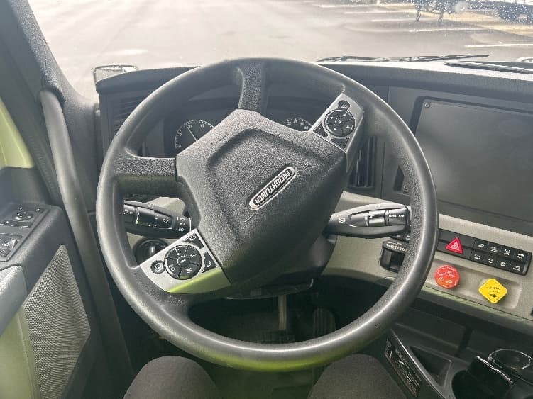 2022 Freightliner Cascadia — photo 10