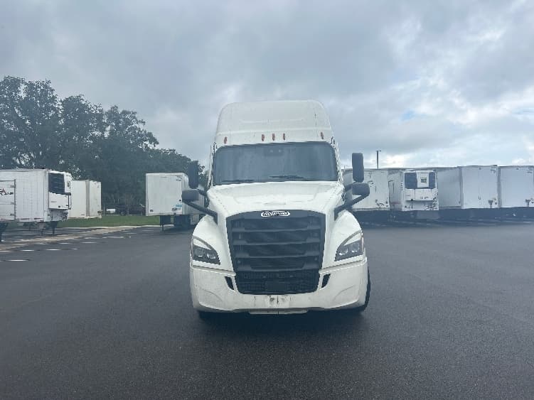 2022 Freightliner Cascadia — photo 2
