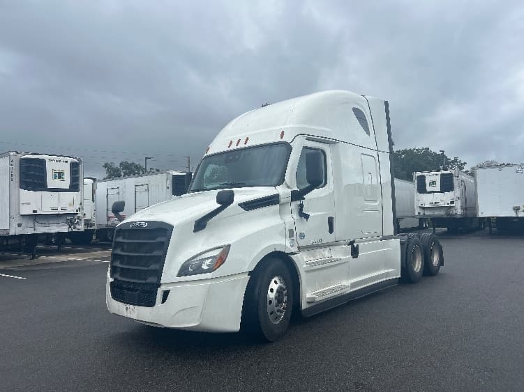 2022 Freightliner Cascadia — photo 3