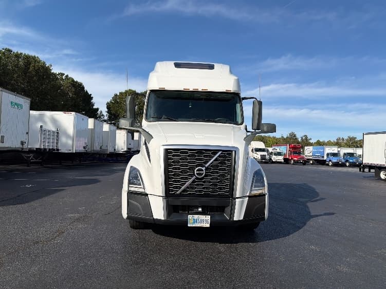 2022 Volvo VNL 760 — photo 2