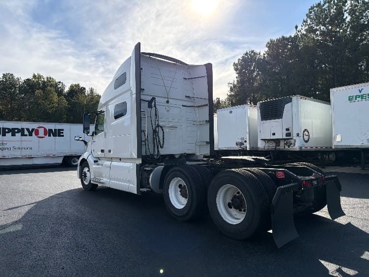 2022 Volvo VNL 760 — photo 5