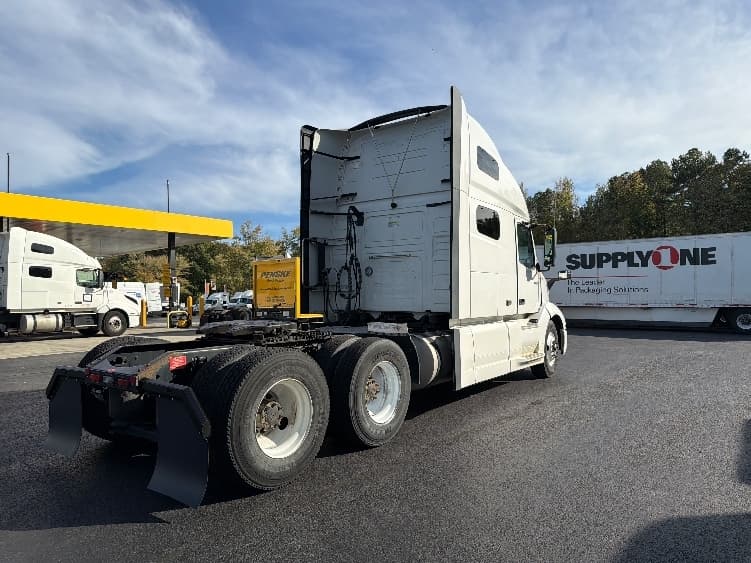 2022 Volvo VNL 760 — photo 7