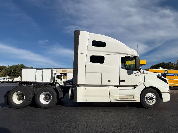 2022 Volvo VNL 760 — photo 8