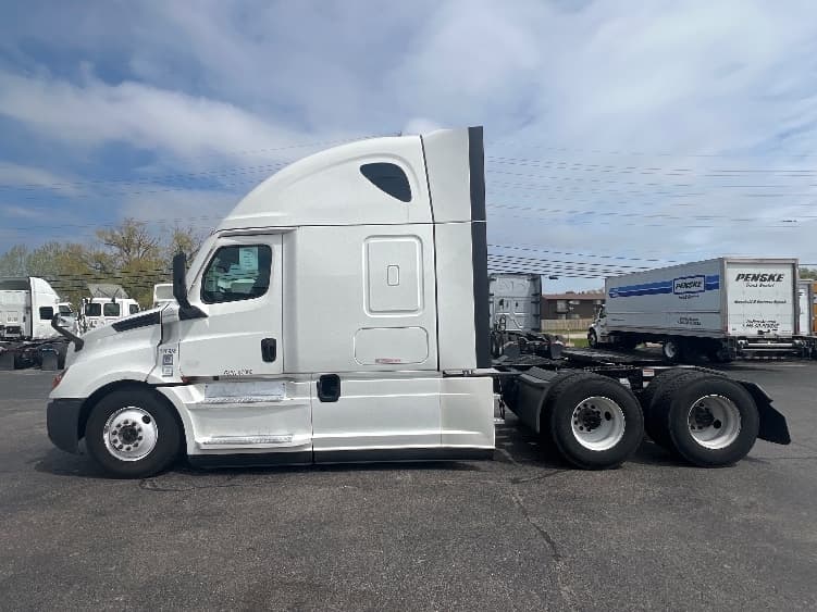 2022 Freightliner Cascadia — photo 4