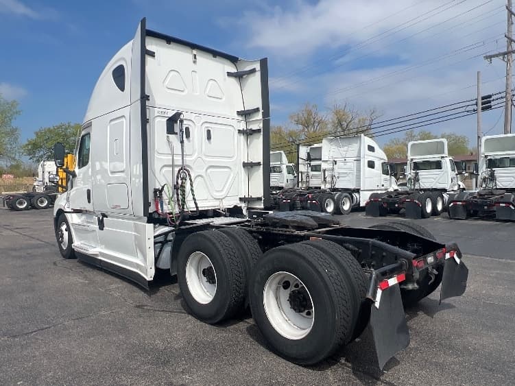2022 Freightliner Cascadia — photo 5