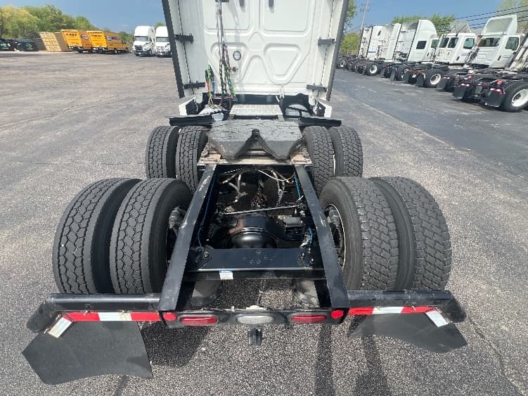 2022 Freightliner Cascadia — photo 6