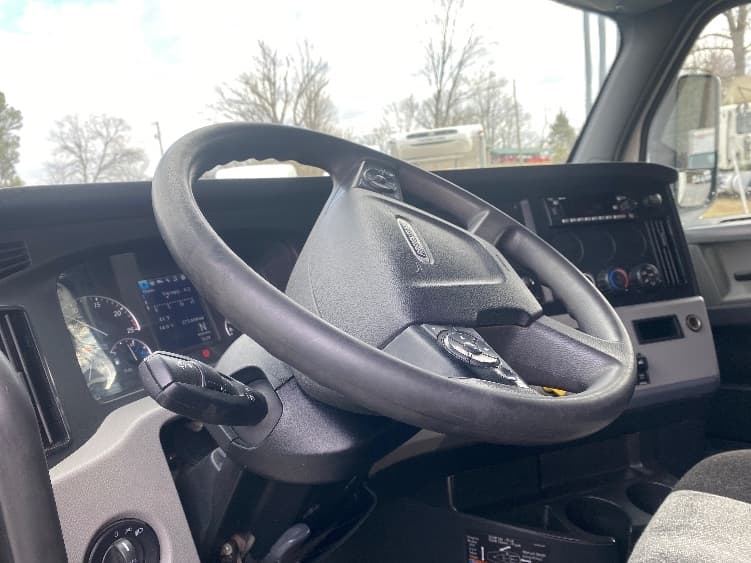 2022 Freightliner Cascadia — photo 10