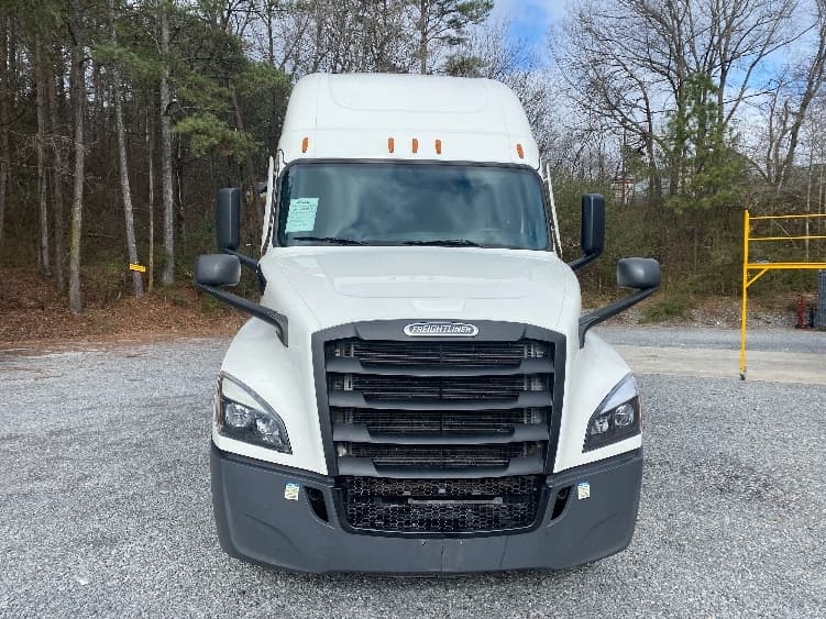 2022 Freightliner Cascadia — photo 2
