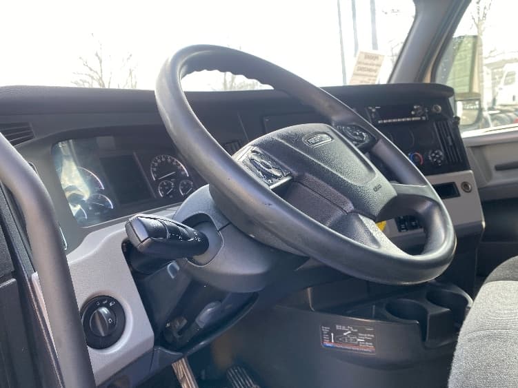 2022 Freightliner Cascadia — photo 10