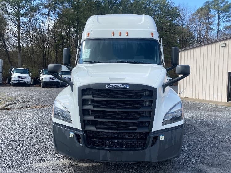 2022 Freightliner Cascadia — photo 2