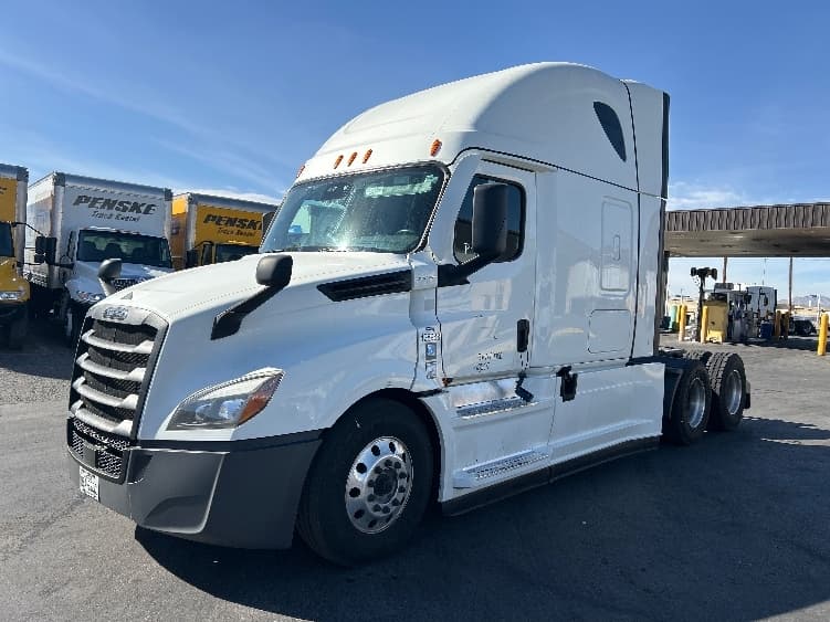 2022 Freightliner Cascadia — photo 3