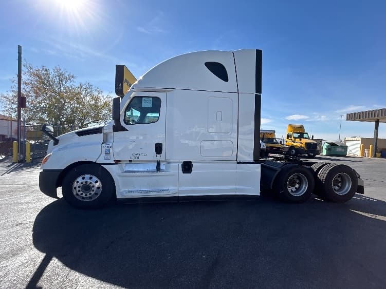 2022 Freightliner Cascadia — photo 4