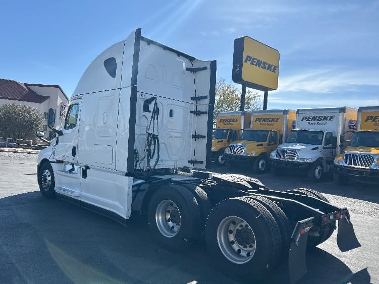 2022 Freightliner Cascadia — photo 5