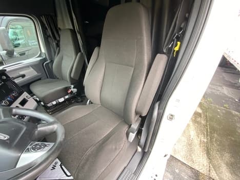 2022 Freightliner Cascadia — photo 10