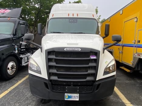 2022 Freightliner Cascadia — photo 2
